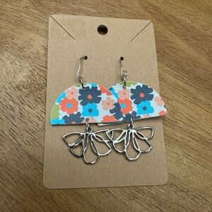5/ $10 Floral Earrings with Silver Accents‎
